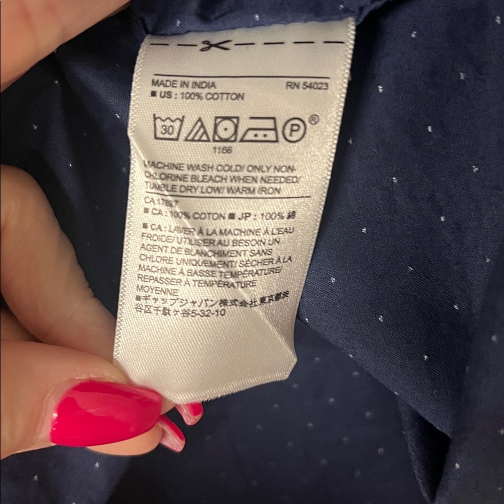 Banana Republic Navy Polkadot untucked shirt with a single pocket. Mens. - Picture 5 of 11